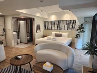 โต๊ะทำงาน Suite Room - Zayn Hotel พร้อมพงษ์